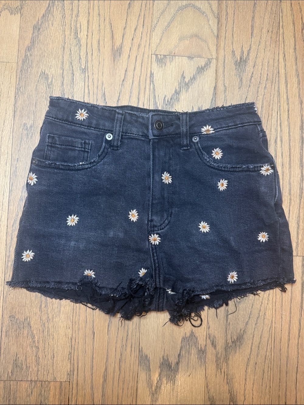 BP Nordstrom Women’s Brass Plum Black Daisy Embroidered Denim Shorts Size 25
